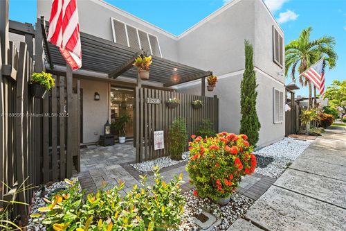 11318 Nw 16th St, Pembroke Pines, FL, 33026-2624 | Card Image