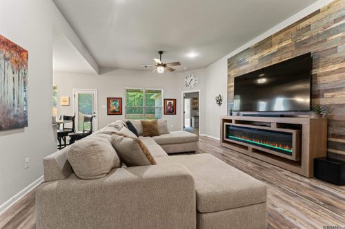 12172 Wilderness Run Dr, Denham Springs, LA, 70726-5910 | Card Image