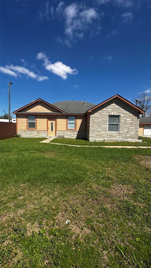 15917 De Zavalla Rd, Channelview, TX, 77530-4527 | Card Image