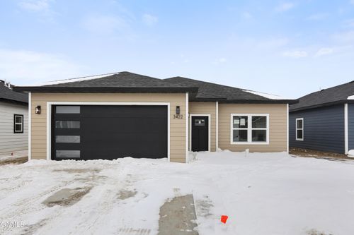 3422 34th St W, Williston, ND, 58801-3005 | Card Image