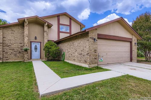 6523 Magic Oaks, San Antonio, TX, 78239-3541 | Card Image