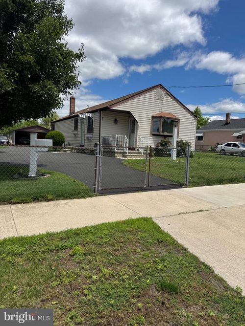 420 W Wood St, VINELAND, NJ, 08360-8121 | Card Image