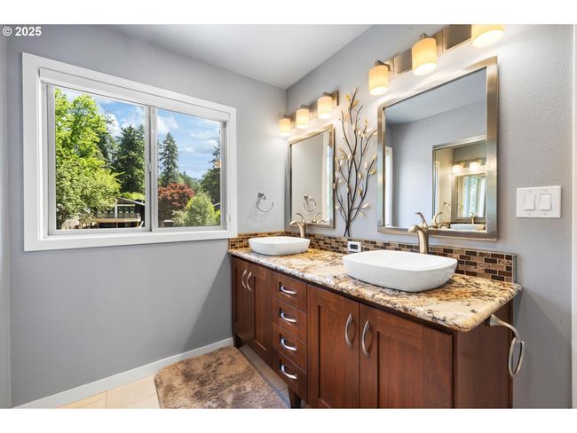 17810 Sarah Hill Ln, House other with 4 bedrooms, 3 bathrooms and 2 parking in Lake Oswego OR | Image 24