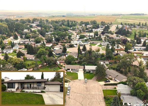 32 West Pl, Swift Current, SK, S9H4C7 | Card Image