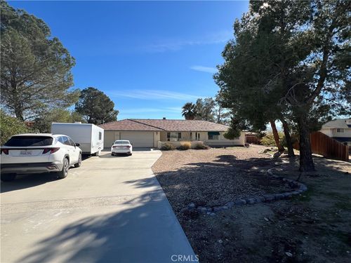 16481 Iwa, Apple Valley, CA, 92307 | Card Image