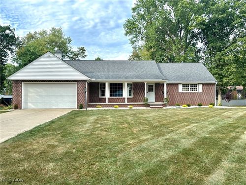 707 Greenlawn Dr, Amherst, OH, 44001-1068 | Card Image