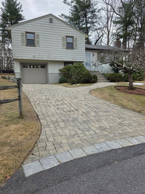 17 Maud Graham Cir, Burlington, MA, 01803-3613 | Card Image