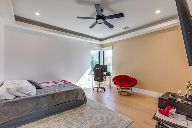 Mini-Primary Suite upstairs | Image 29