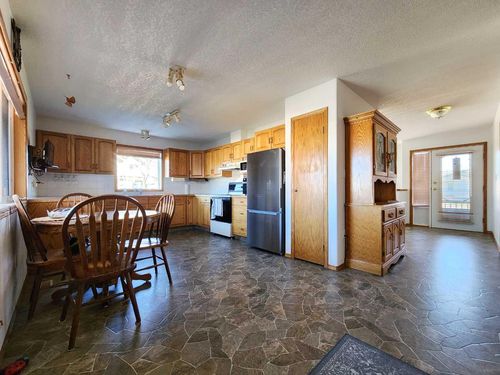 5323 3 St W, Claresholm, AB, T0L0T0 | Card Image