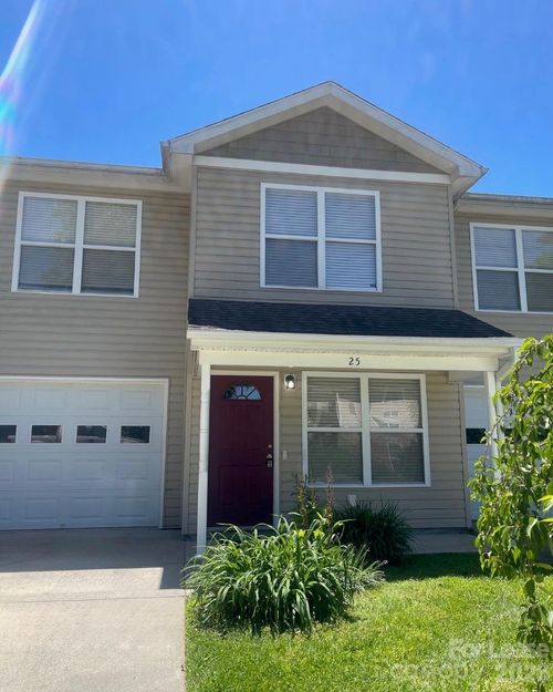 25 Meredith Dr, Hendersonville, NC, 28792-8898 | Card Image