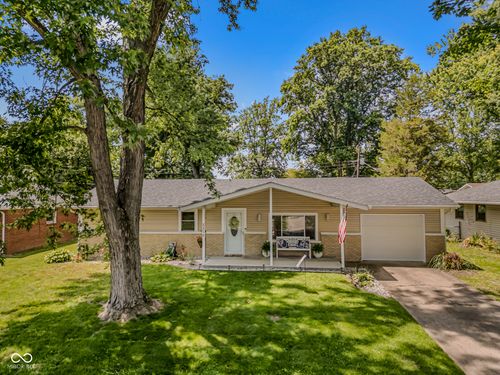 2216 Dawnshire Dr, Columbus, IN, 47203-4027 | Card Image