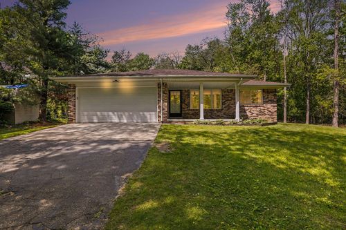 9610 Hamburg Ct, Brighton, MI, 48116-8833 | Card Image