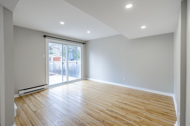 6917 Du Bois Ave, Condo with 3 bedrooms, 3 bathrooms and 2 parking in Orleans ON | Image 8