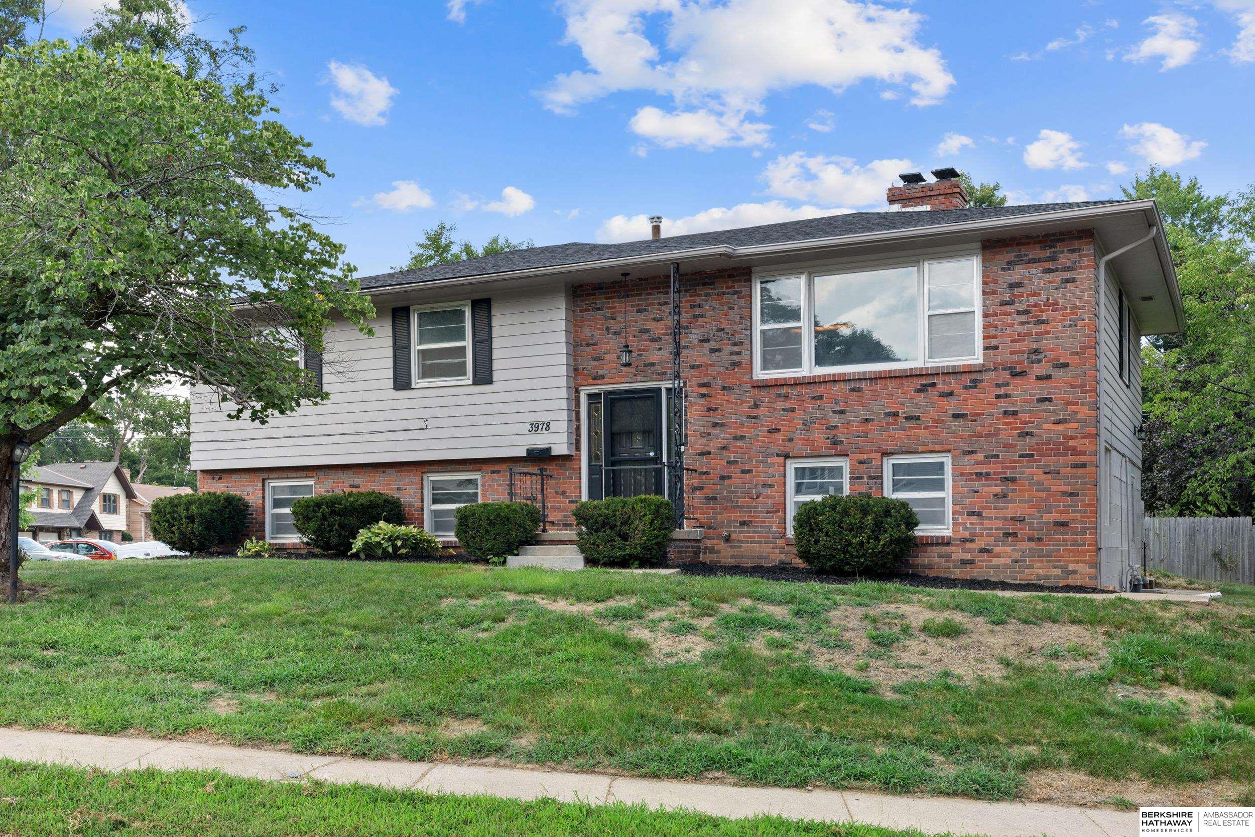 Scott St, Omaha, NE 68112
