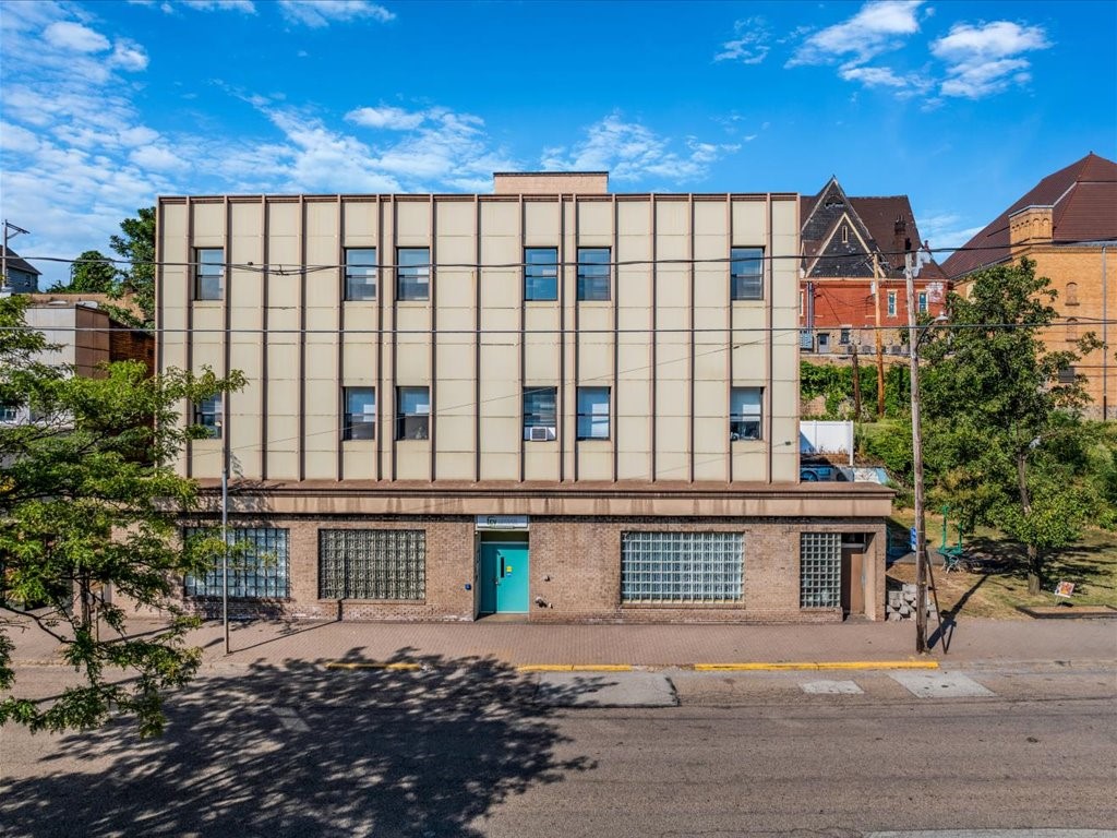723 Braddock Ave, Braddock, PA 15104