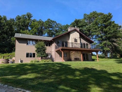 2155 Twin Springs Rd, Decorah, IA, 52101-7811 | Card Image