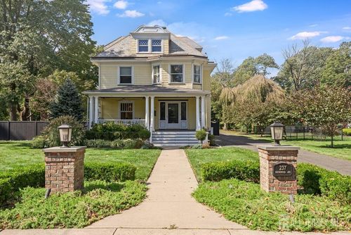 237 Beechwood Ave, Middlesex, NJ, 08846-1107 | Card Image