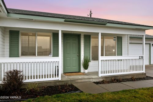239 Joyce Pl, Yakima, WA, 98908-1494 | Card Image