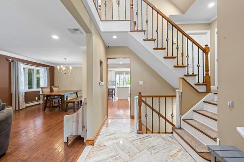 330 Whitehall Blvd, Garden City, NY, 11530-5432 | Card Image