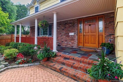 14 Olive Ct, Rockville Centre, NY, 11570-5917 | Card Image