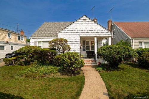 187 Raff Avenue, Hempstead, NY, 11001 | Card Image