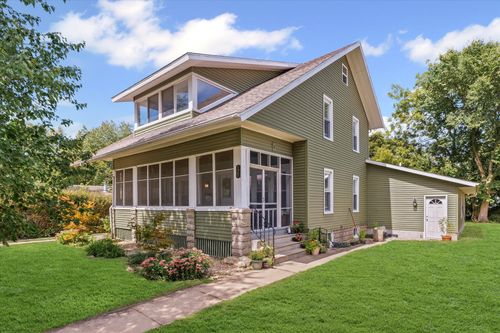 121 W Martin St, Forrest, IL, 61741-9454 | Card Image