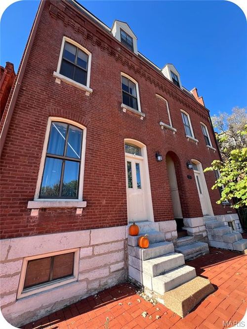 1911 S 11th St, Saint Louis, MO, 63104-3836 | Card Image