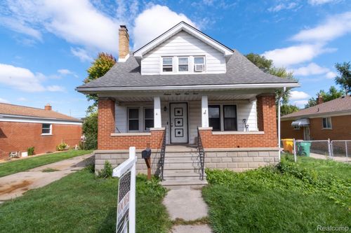 16893 Hauss Ave, Eastpointe, MI, 48021-3328 | Card Image