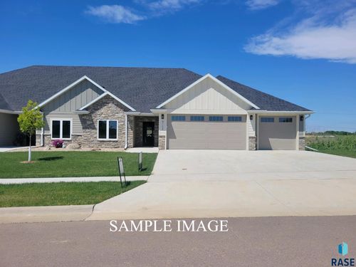 8114 E Norway Pine Trl, Sioux Falls, SD, 57110-4050 | Card Image