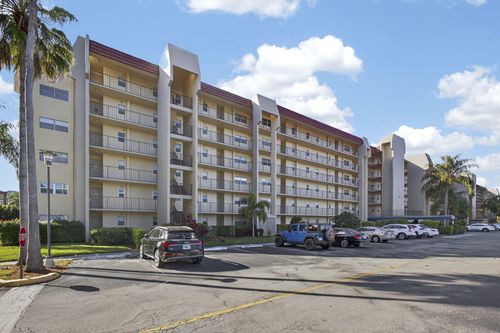 202-3590 Via Poinciana, Lake Worth, FL, 33467-2841 | Card Image