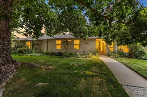 3011 E Rivernest Dr, Boise, ID, 83706-6915 | Card Image