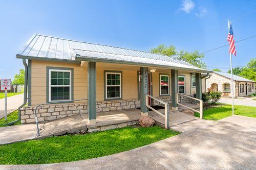 1031 W Pearl St, Granbury, TX, 76048-1867 | Card Image