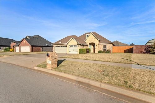 1304 Crimson Drive, Weatherford, OK, 73096 | Card Image