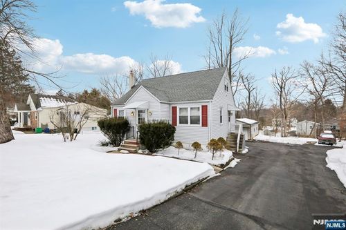 86 Kakeout Rd, Butler, NJ, 07405-1947 | Card Image