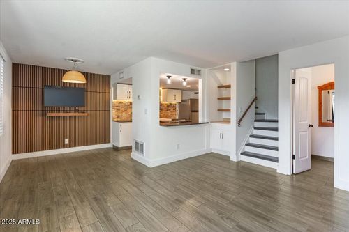 3212 W Royal Palm Rd, Phoenix, AZ, 85051-6135 | Card Image