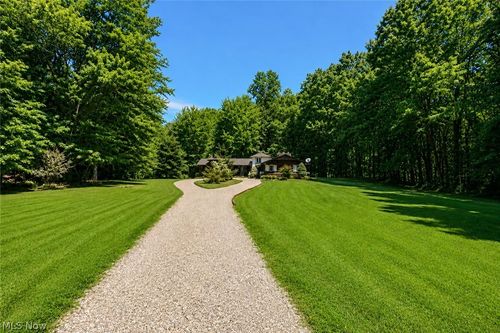 37075 Skyline Drive, Willoughby Hills, OH, 44094 | Card Image