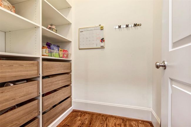 1818 Dart St, House other with 3 bedrooms, 5 bathrooms and 2 parking in Houston TX | Image 19