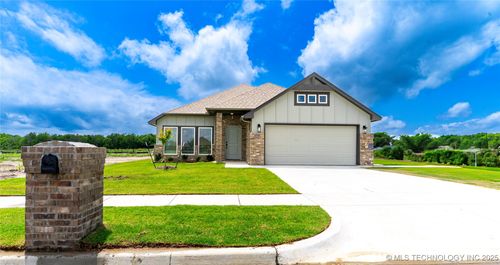10914 S 272nd East Ave, Coweta, OK, 74429 | Card Image