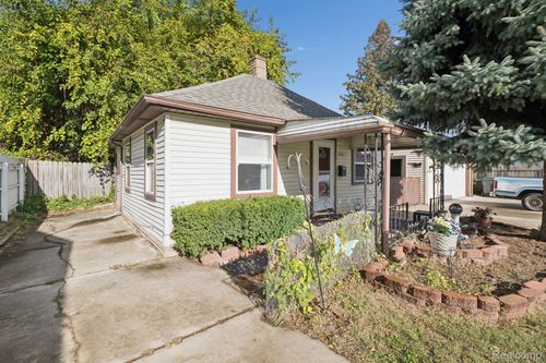 17083 Dora St, Melvindale, MI, 48122-1325 | Card Image