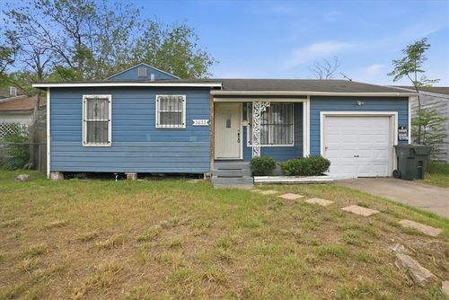 3633 Chestnut St, Corpus Christi, TX, 78411-3624 | Card Image