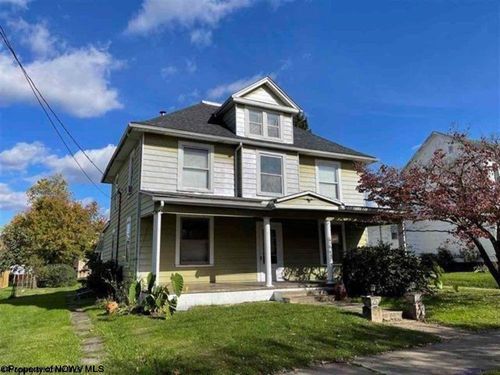 42 Meade St, Buckhannon, WV, 26201-2655 | Card Image