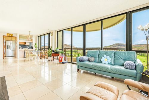 15e-3050 Ala Poha Pl, Honolulu, HI, 96818-1618 | Card Image