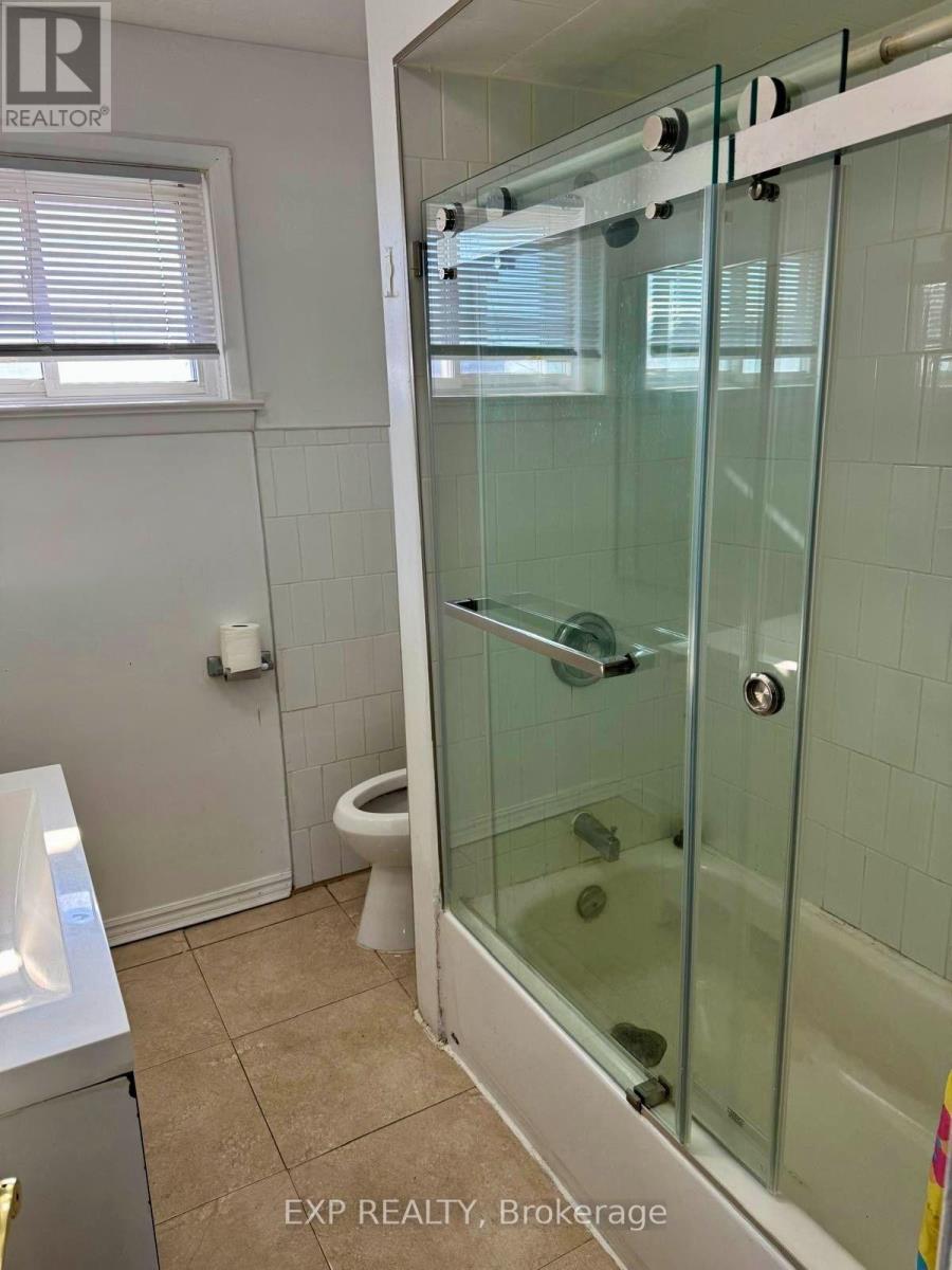 Residential Lease in Toronto (Brookhaven-Amesbury)