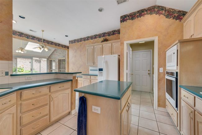 18132 Meandering Way, House other with 3 bedrooms, 2 bathrooms and null parking in Dallas TX | Image 17