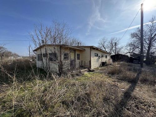 502 E Franklin Ave, Electra, TX, 76360-2209 | Card Image