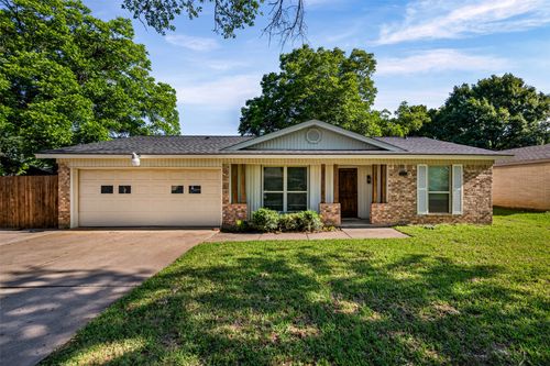 7521 Susan Ct, North Richland Hills, TX, 76180-6740 | Card Image