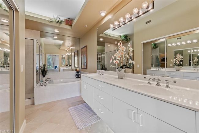 APT-5401 - 1972 Cascades Dr, Condo with 3 bedrooms, 2 bathrooms and 1 parking in NAPLES FL | Image 30