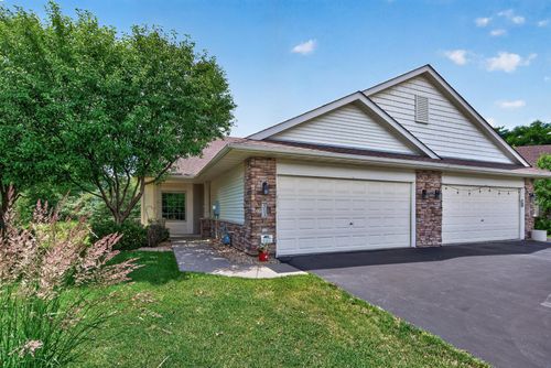 313 Summer Pl E, Maplewood, MN, 55117-2567 | Card Image