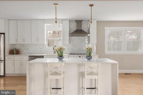 1002 Kerge Ct Se, VIENNA, VA, 22180-5925 | Card Image