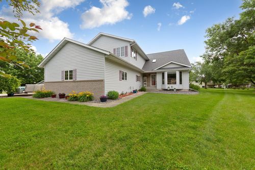908 9th St Se, Waseca, MN, 56093-3915 | Card Image